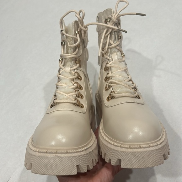Dolls kill MORNING faux fur RENEGADES COMBAT BOOTS size 11 cream beige NWOB - Picture 3 of 8